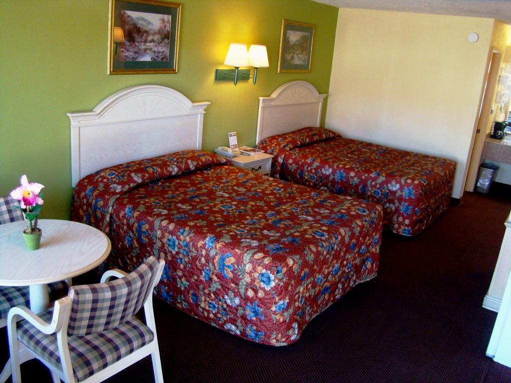 Holiday Terrace Inn - Pigeon Forge Habitación foto